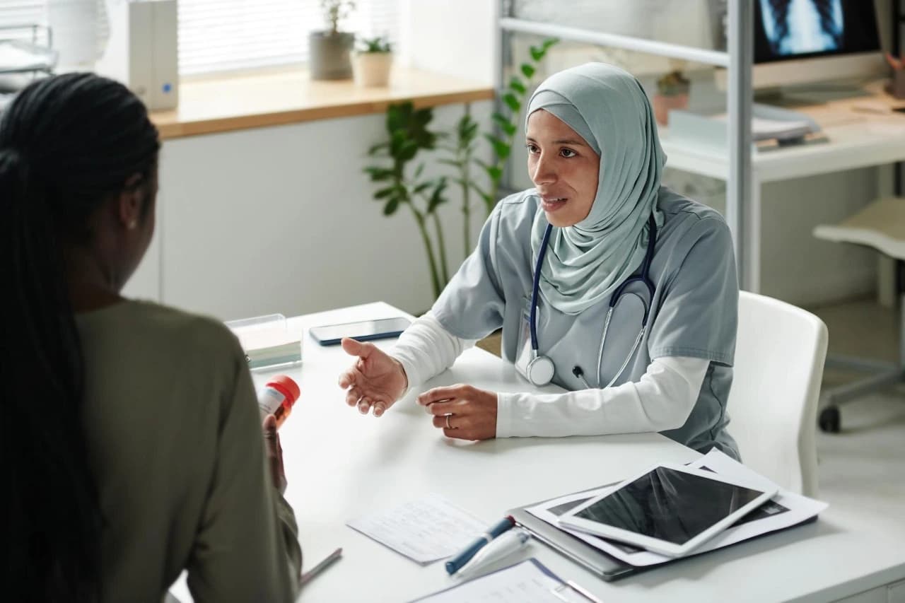 Medilove malay doctor explaning
